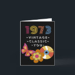 Carte Anniversaire vintage 1973 Retro Design for Friend<br><div class="desc">Né en 1973 Anniversaire Vintage pour Ami. Vintage,  Classique,  Vous écrivez sur la couverture. Un papillon rétro,  un disque LP et une fleur sont présentés sur la couverture. Copyright © Shoaff Ballanger Studios,  2022.</div>