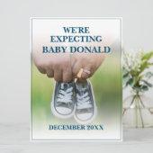 Carte Annonce de grossesse avec chaussures de bébé (Debout devant)