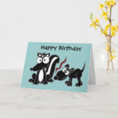 Carte AT- Dog Sniffer Skunk Butt Cartoon (Fleur jaune)