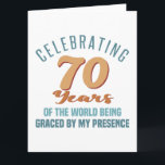 Carte Attitude de 70 ans Sassy<br><div class="desc">Une idée-cadeau d'anniversaire drôle pour les femmes qui célèbrent un âge marquant et qui ont illuminé le monde de leur présence.</div>