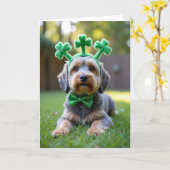 Carte avec noeud trèfle de chien mignon (Fleur jaune)