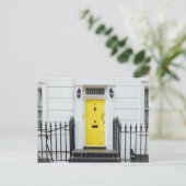Carte avec porte jaune (Debout devant)