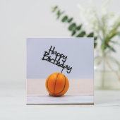 Carte Basket avec Joyeux anniversaire sur arrière - plan (Debout devant)