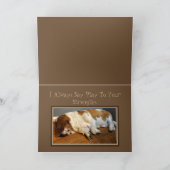 Carte Basset faisant une sieste sur "juste puisque" (Intérieur)