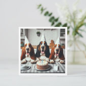 Carte Basset Hound, anniversaire de Basset Hound (Debout devant)