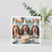 Carte Basset Hound, anniversaire de Basset Hound (Debout devant)