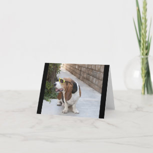 Carte Basset Hound avec lunettes de soleil