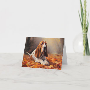 Carte Basset Hound dans les feuilles d'automne qui tombe