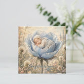 Carte Bébé endormi dans une fleur bleue Félicitations (Debout devant)