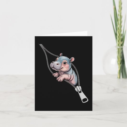 Carte Bébé hippopotame sortant d'une fermeture éclair Co (Devant)