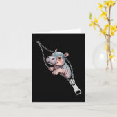 Carte Bébé hippopotame sortant d'une fermeture éclair Co (Fleur jaune)