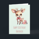 Carte Bébé mignon cerf avec cadeaux Anniversaire<br><div class="desc">Carte d'anniversaire avec l'illustration d'un adorable cerf de bébé. Grands yeux grands oreilles avec une grande tête et des petits bois bruns. Portant un gros arc rouge. À côté d'une pile de cadeaux.</div>