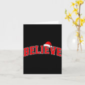 Carte Believe Christmas Varsity Text With Santa Hat Fami (Fleur jaune)
