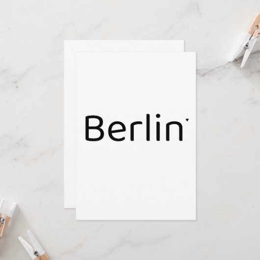 Carte Berlin - minimalistic typography card (Devant/Arrière en situation)
