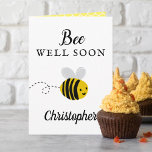 Carte Bien Abee Bientôt<br><div class="desc">Envoyez un accueil spécial avec cette jolie carte bien bientôt abeille. Le nom sur le devant peut facilement être personnalisé pour cette personne spéciale et l'intérieur de la carte de voeux est vide pour que vous puissiez écrire un message personnel.</div>