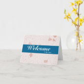 Carte Bienvenue À L'Équipe Blanc Minimal Bleu Badge (Fleur jaune)