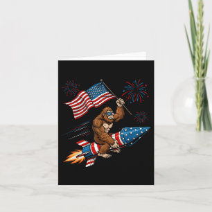 Carte Bigfoot 4 juillet Patriotique Sasquatch Fireworks