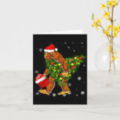 Carte Bigfoot Carrying Christmas Tree Sasquatch Believer (Fleur jaune)