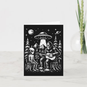 Carte Bigfoot jouant de la guitare avec un alien et un o