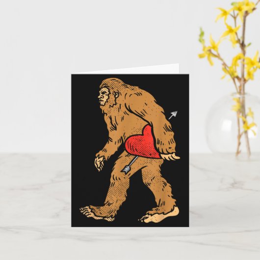 Carte Bigfoot Sasquatch Heart With Arrow Funny Valentine (Fleur jaune)