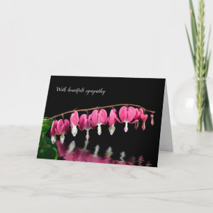 Carte Bleeding Heart fleurit sur l'eau noire