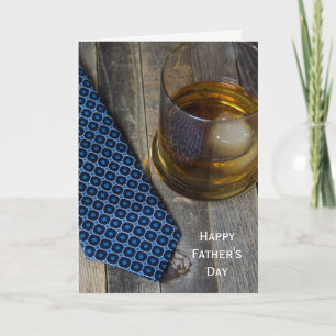 Carte boisson au whisky et cravate sur bois