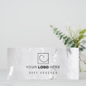 Carte Bon cadeau Silver Classy / Certificat (Debout devant)