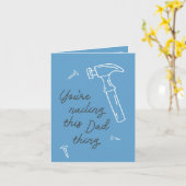 Carte Bonne Fête des pères Nailing it Papa Hammer Nails (Fleur jaune)