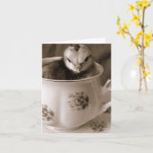 Carte Bottes dans une tasse de thé, fête des mères (Fleur jaune)