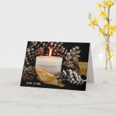 Carte bougie brillante dans les cônes de pin (Fleur jaune)