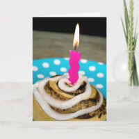 bougie d'anniversaire dans un petit pain de
