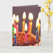 Carte Bougies d'anniversaire éclatantes sur un gâteau (Fleur jaune)