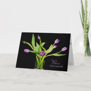 Carte bouquet de tulipe violet sur la sympathie noire