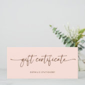 Carte Broche neutre et script Brown | Certificat cadeau (Debout devant)