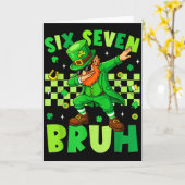 Carte Bruh 67 Saint-Patrick Leprechaun Six Seven 6 7 (Fleur jaune)