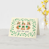 Carte Bunnies mignons avec la Saint Patrick Shamrock (Fleur jaune)