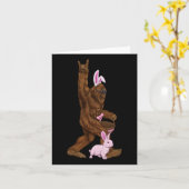 Carte Bunny Bigfoot Pâques Dans Un Byskis Amusant Dimanc (Fleur jaune)