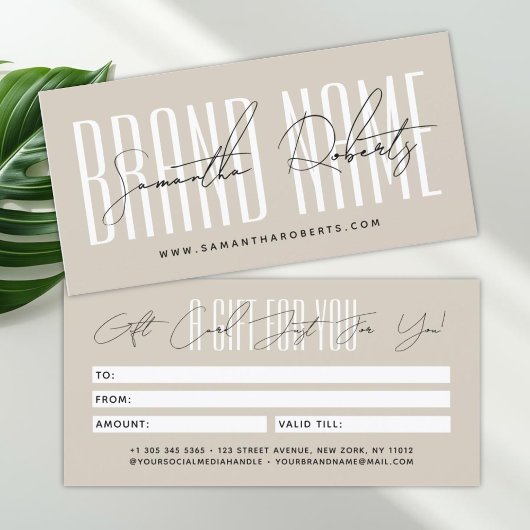 Carte cadeau à la typographie script moderne avec 