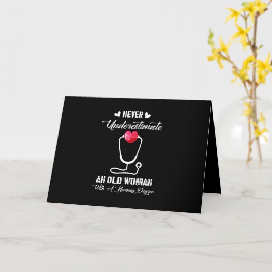 Carte Cadeau pour infirmière | Ne sous-estimez jamais un (Fleur jaune)