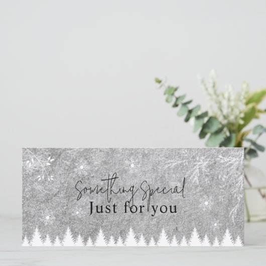 Carte cadeau Silver ice Grey snowflakes pine (Debout devant)