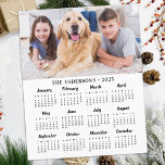 Carte Calendrier de 12 mois de photo personnalisée<br><div class="desc">Calendrier annuel 2025 Cartes photos - Envoyez des voeux de Nouvel An ou incluez dans vos cartes de Noël, ces cartes de calendrier photo sont parfaites comme les cartes de Noël et de Nouvel An à la famille et les amis. Parfait pour souligner ou entourer des dates familiales spéciales, des...</div>