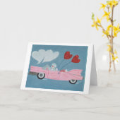 Carte Caniche dans une décapotable rose (Fleur jaune)