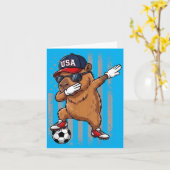 Carte Capybara faisant le dab Funny Soccer Garçons Fille (Fleur jaune)