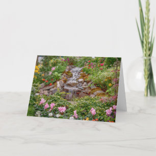 Carte Cascade avec fleurs printanières