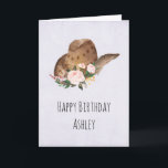 Carte Casquette Brown Cowgirl aux fleurs roses Anniversa<br><div class="desc">Carte de voeux avec un design mignon avec un casquette de cowgirl marron avec des fleurs roses.</div>