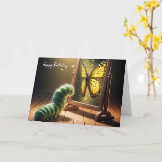 Carte Caterpillar vert d'anniversaire devant un papillon (Fleur jaune)