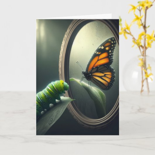 Carte Caterpillar vert d'anniversaire devant un papillon (Fleur jaune)