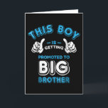 Carte Ce Garçon Est Promu À Big Brother<br><div class="desc">Le meilleur frère du monde est le tien. Fort et cool comme un super-héros ! Un grand cadeau pour la célébration familiale. Ton frère est le héros pour toi,  ton frère ou ta soeur.</div>