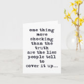 Carte Ce qui est plus choquant que la vérité sont des ci (Fleur jaune)