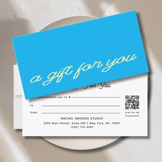 Carte Certificat Cadeau Code QR Bleu Script Moderne